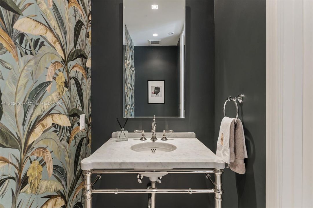 Half guest bath downstarirs