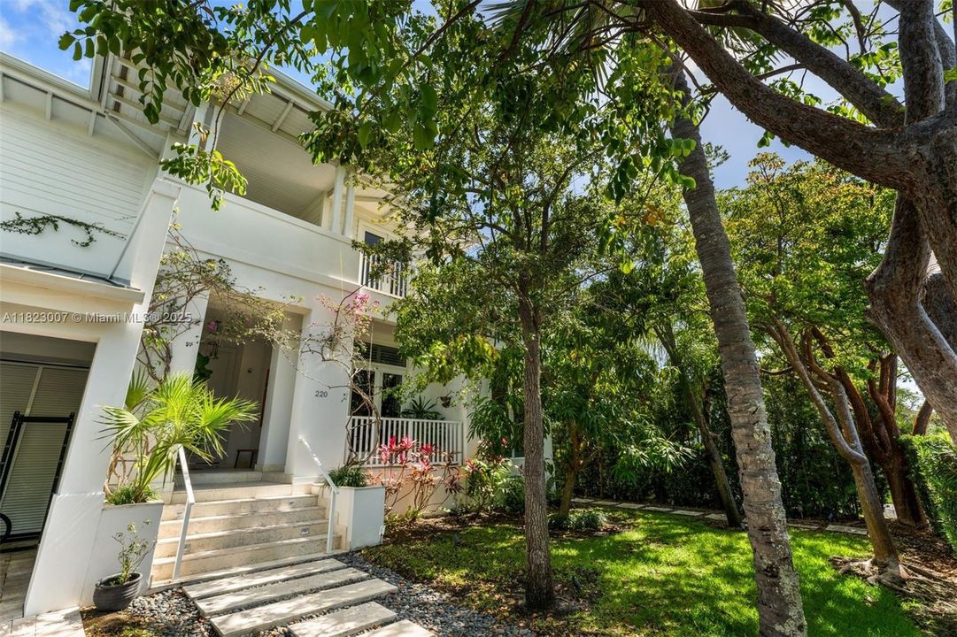 Recently Sold: $4,850,000 (5 beds, 5 baths, 4089 Square Feet)