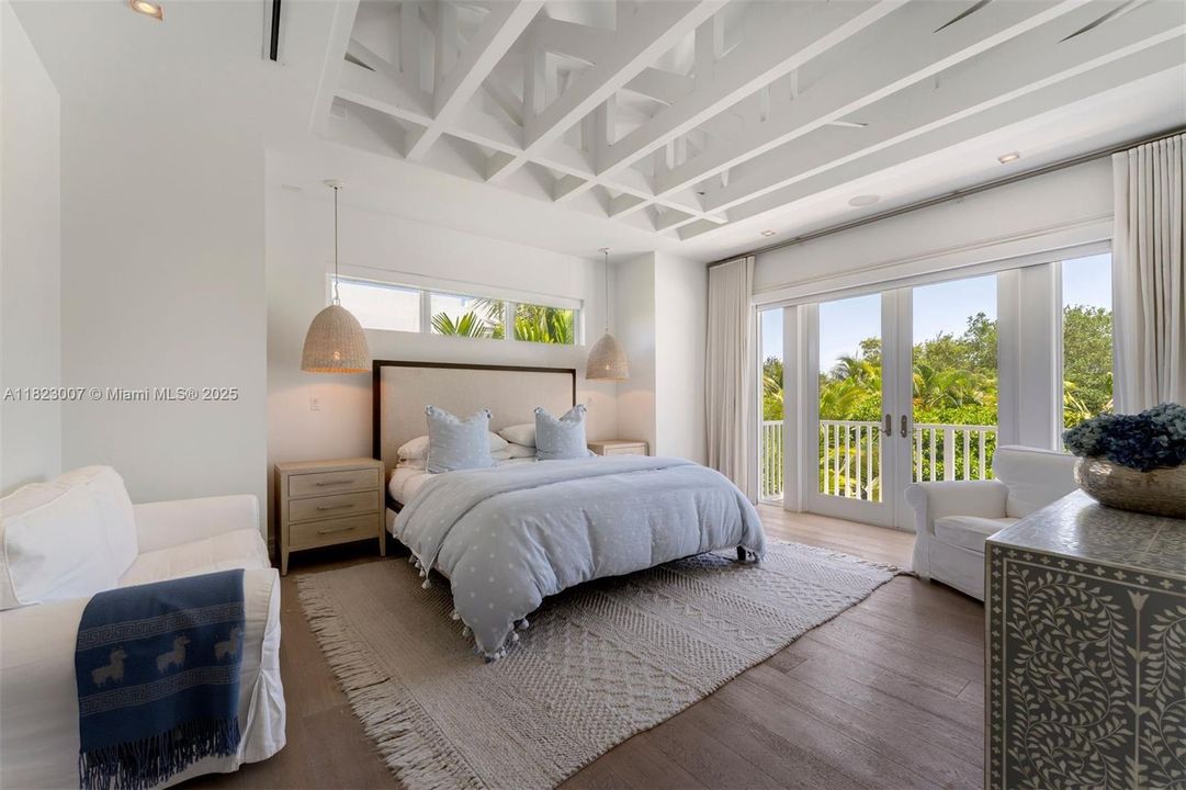 Recently Sold: $4,850,000 (5 beds, 5 baths, 4089 Square Feet)