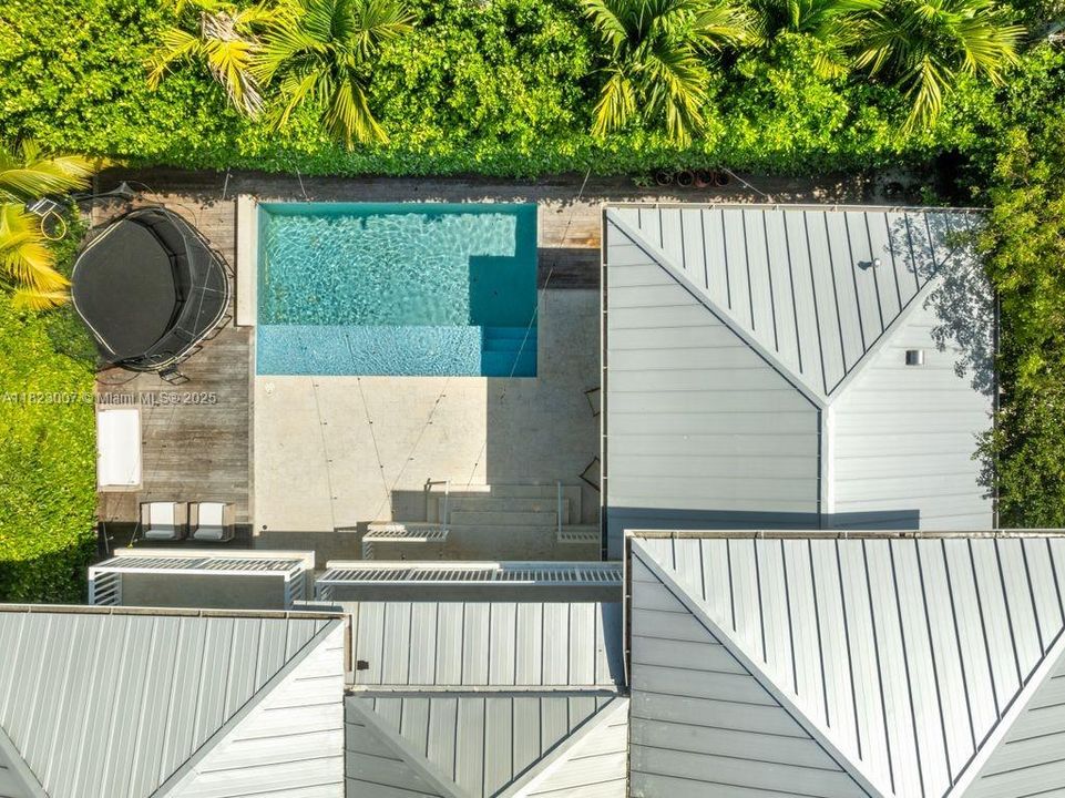 Recently Sold: $4,850,000 (5 beds, 5 baths, 4089 Square Feet)