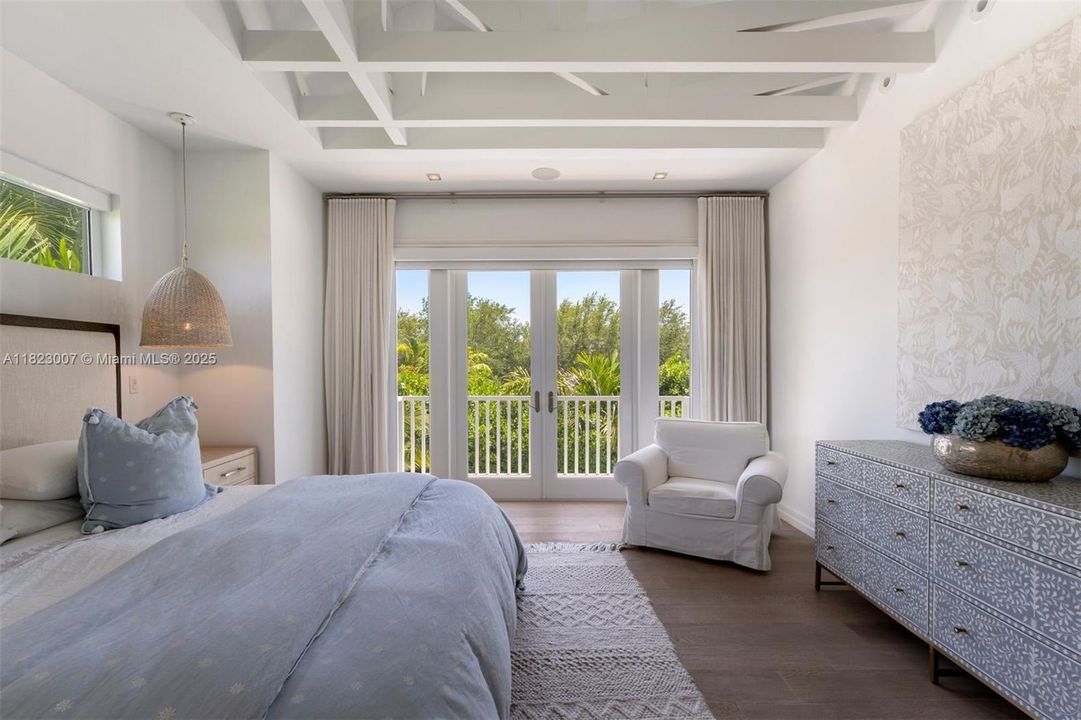 Recently Sold: $4,850,000 (5 beds, 5 baths, 4089 Square Feet)