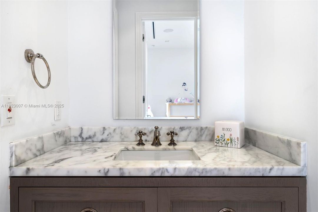 Recently Sold: $4,850,000 (5 beds, 5 baths, 4089 Square Feet)