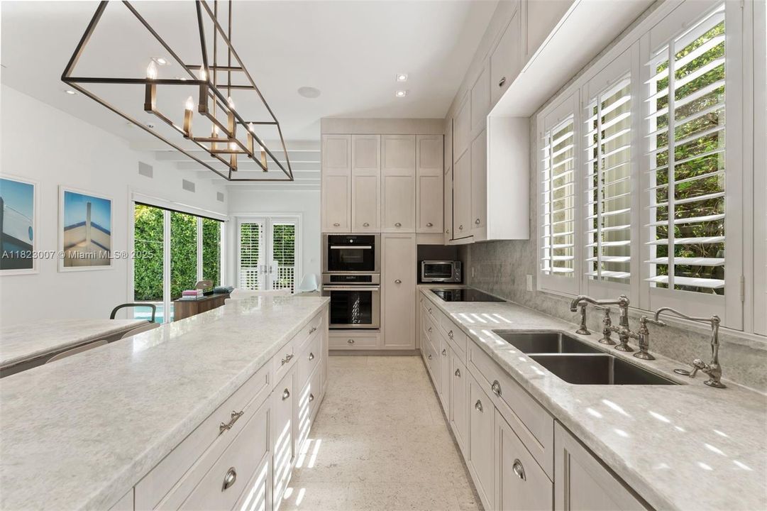 Recently Sold: $4,850,000 (5 beds, 5 baths, 4089 Square Feet)