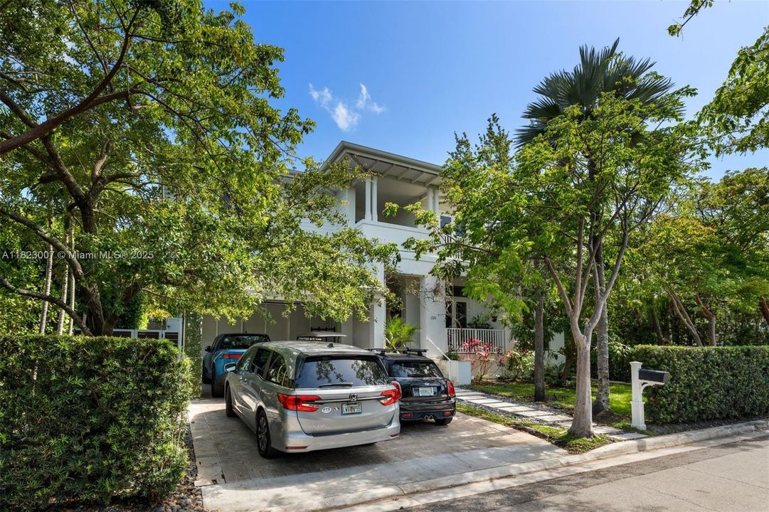 Recently Sold: $4,850,000 (5 beds, 5 baths, 4089 Square Feet)