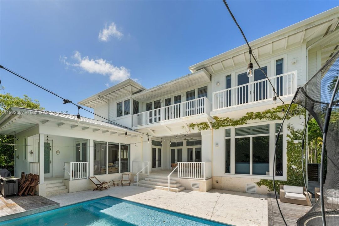 Recently Sold: $4,850,000 (5 beds, 5 baths, 4089 Square Feet)