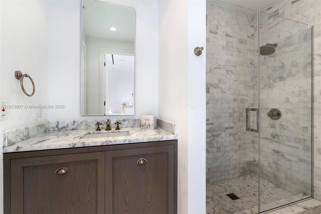 Recently Sold: $4,850,000 (5 beds, 5 baths, 4089 Square Feet)