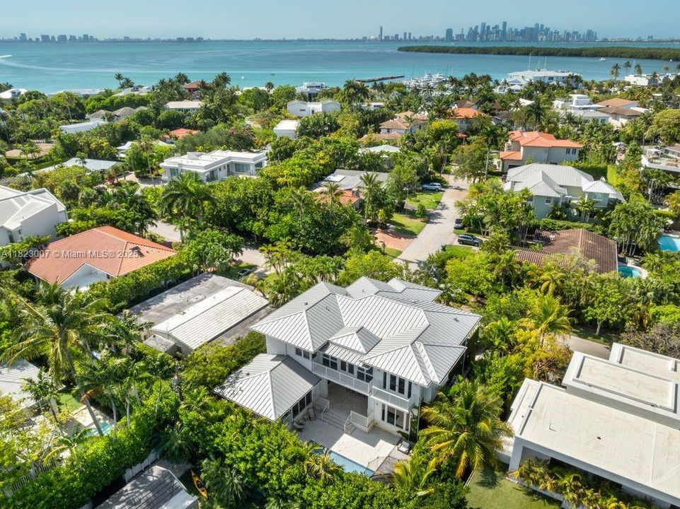 Recently Sold: $4,850,000 (5 beds, 5 baths, 4089 Square Feet)