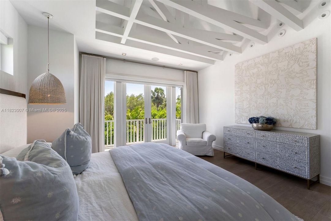 Recently Sold: $4,850,000 (5 beds, 5 baths, 4089 Square Feet)