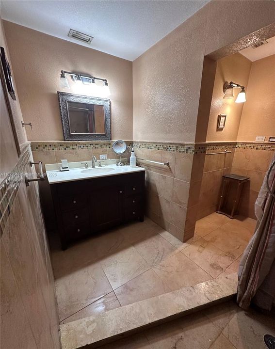 Recently Sold: $585,000 (4 beds, 2 baths, 2100 Square Feet)