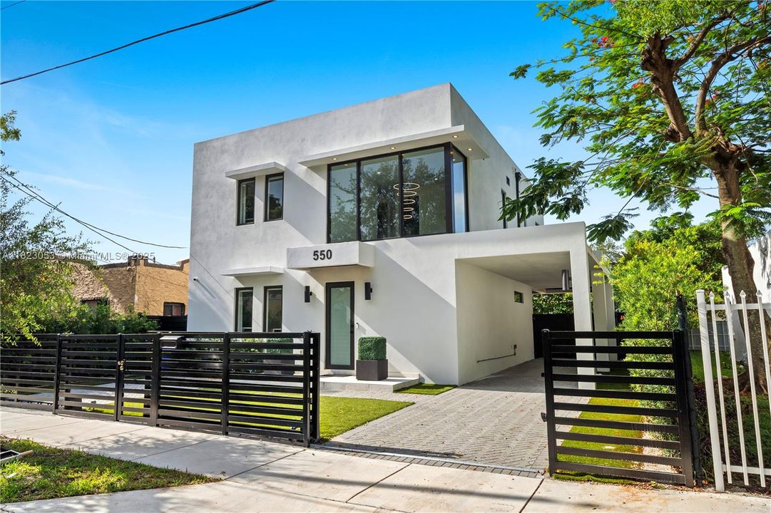 На продажу: $3,000,000 (6 спален, 5 ванн, 0 Квадратных фут)