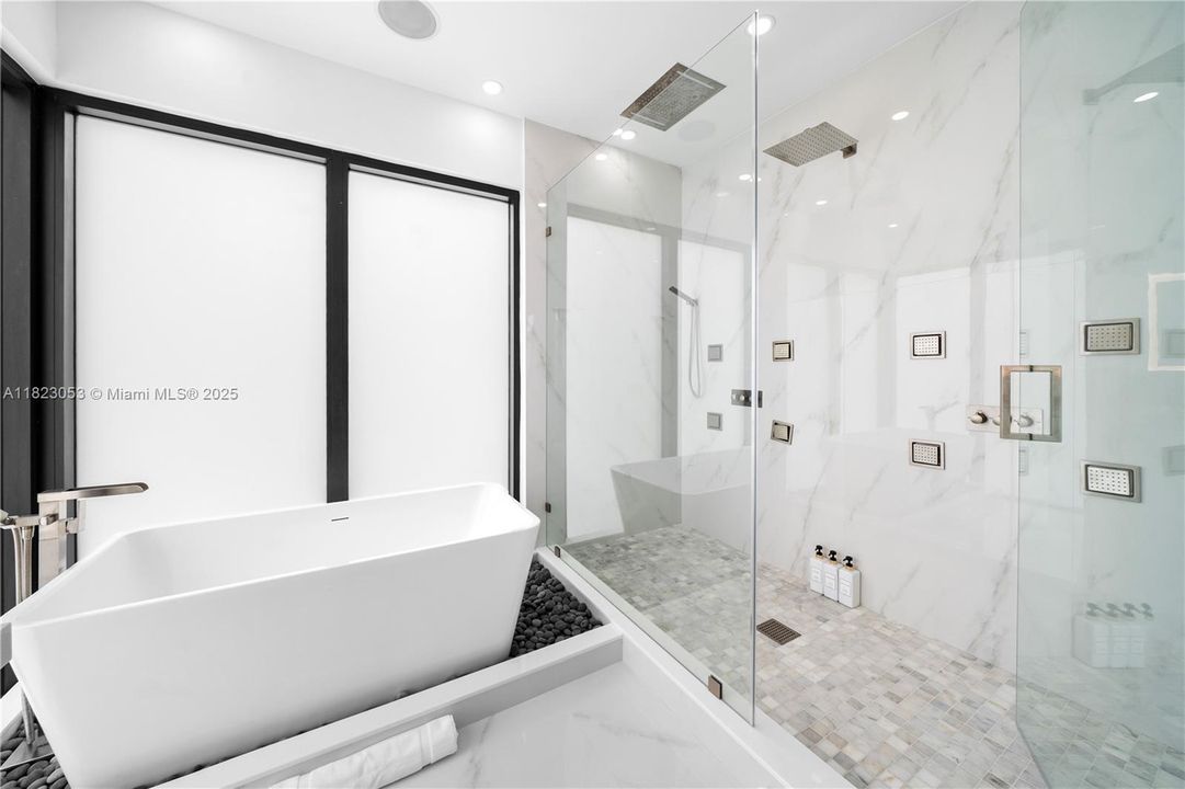 На продажу: $3,000,000 (6 спален, 5 ванн, 0 Квадратных фут)