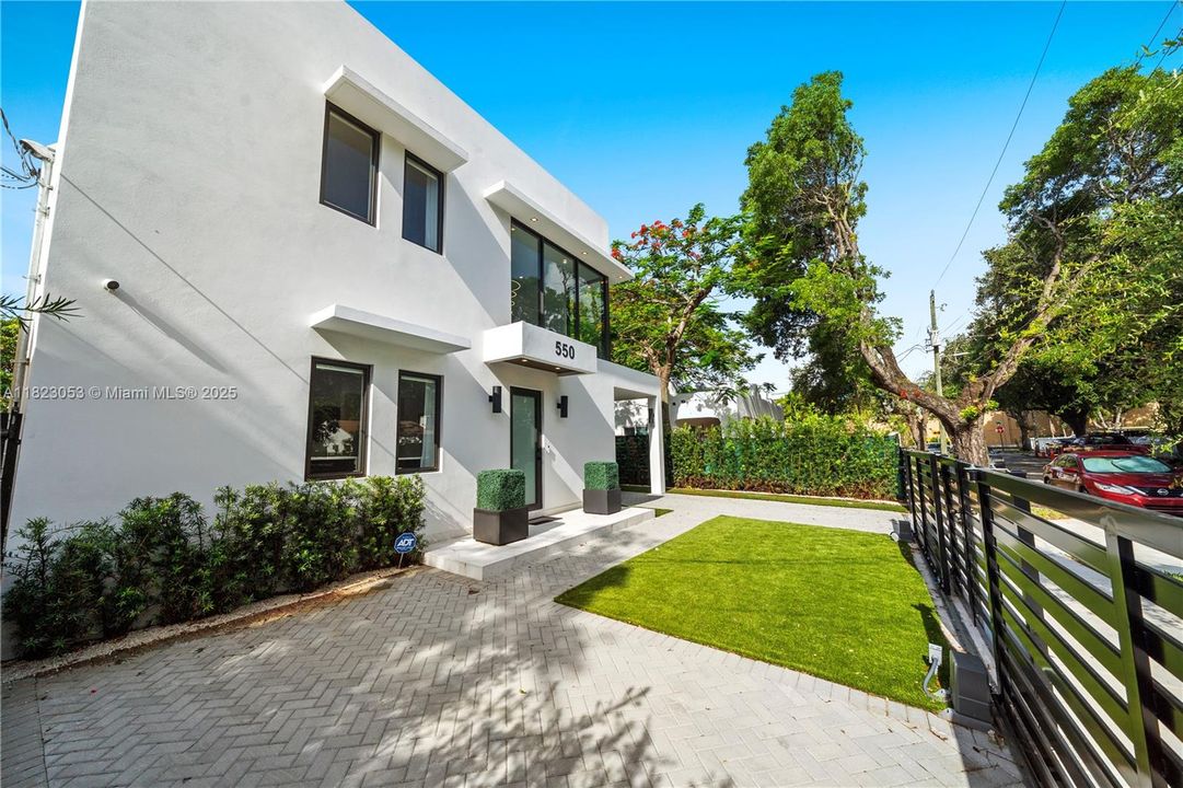 На продажу: $3,000,000 (6 спален, 5 ванн, 0 Квадратных фут)