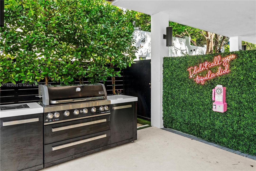 На продажу: $3,000,000 (6 спален, 5 ванн, 0 Квадратных фут)