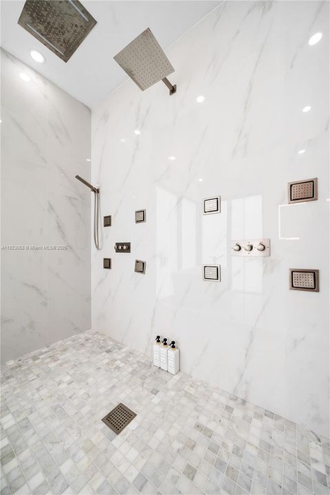 На продажу: $3,000,000 (6 спален, 5 ванн, 0 Квадратных фут)