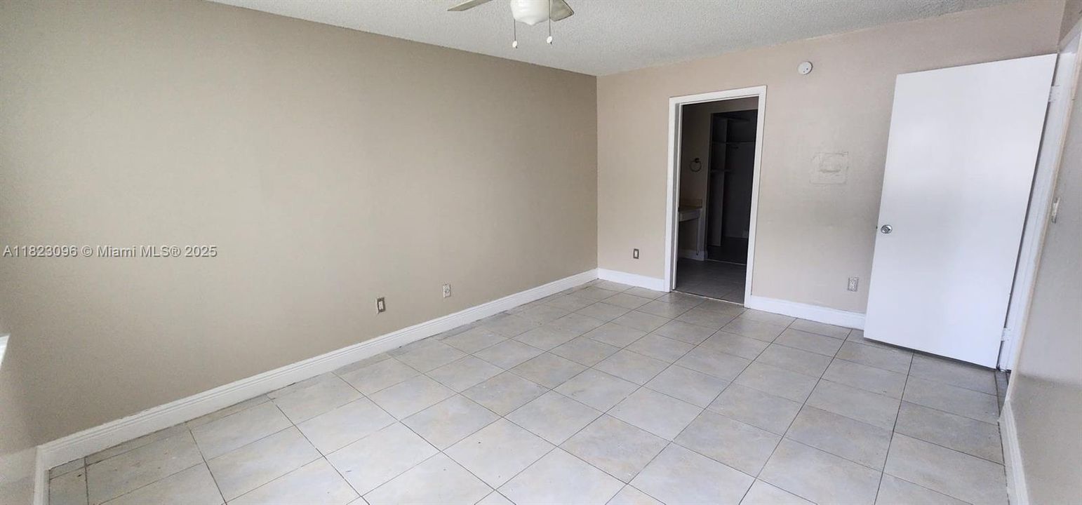 En Venta: $175,000 (2 camas, 2 baños, 1075 Pies cuadrados)