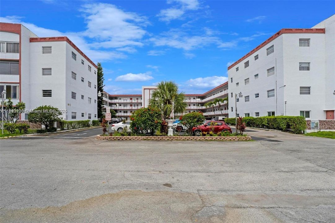 Active With Contract: $55,000 (1 beds, 1 baths, 783 Square Feet)