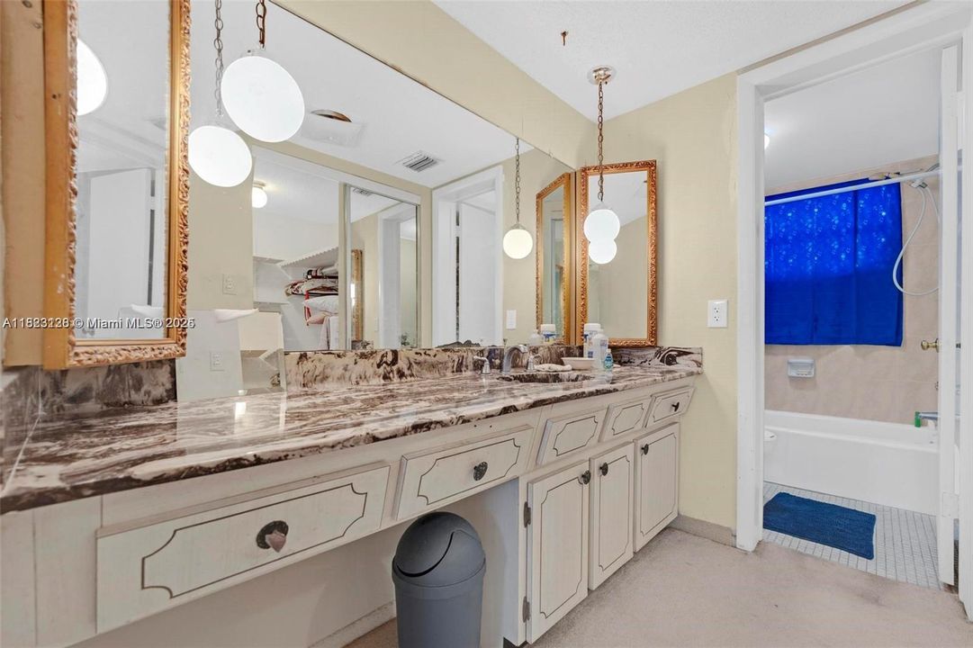 Active With Contract: $55,000 (1 beds, 1 baths, 783 Square Feet)