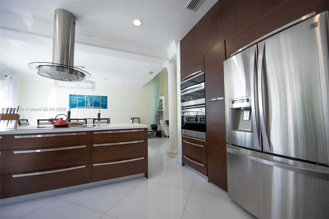 Недавно арендовано: $10,500 (5 спален, 4 ванн, 2832 Квадратных фут)