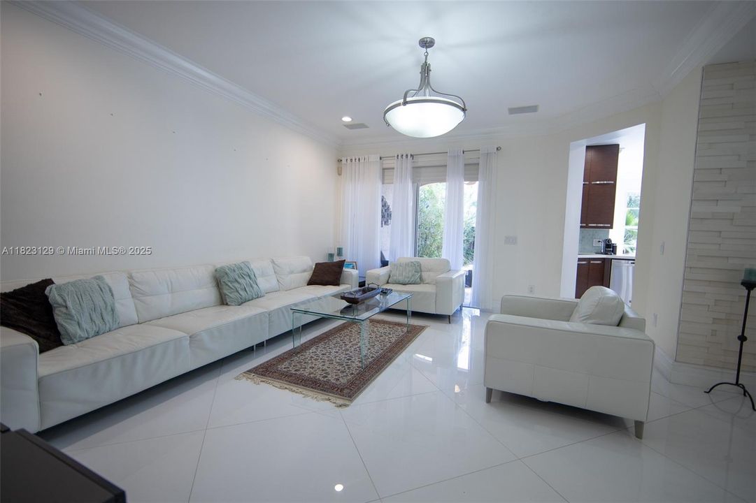 Недавно арендовано: $10,500 (5 спален, 4 ванн, 2832 Квадратных фут)