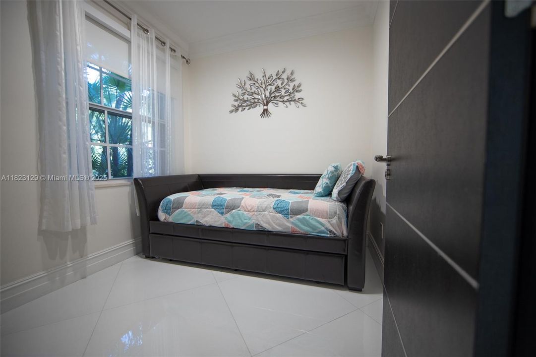 Недавно арендовано: $10,500 (5 спален, 4 ванн, 2832 Квадратных фут)