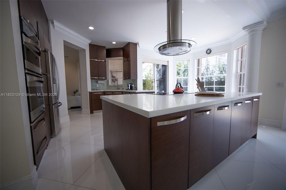 Недавно арендовано: $10,500 (5 спален, 4 ванн, 2832 Квадратных фут)