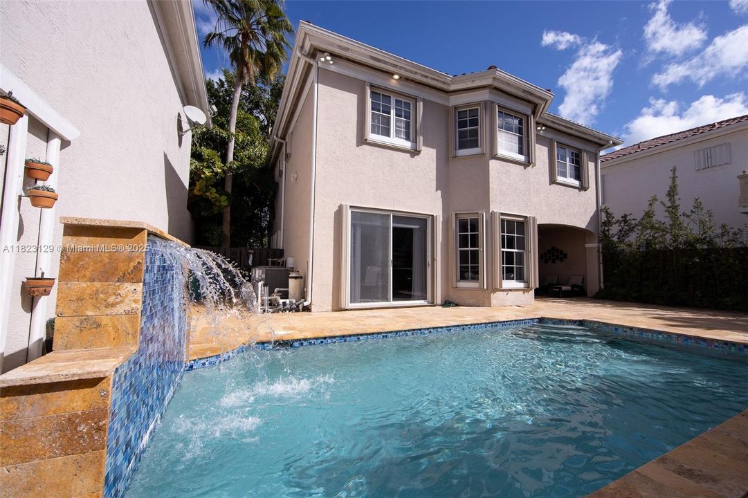 Недавно арендовано: $10,500 (5 спален, 4 ванн, 2832 Квадратных фут)