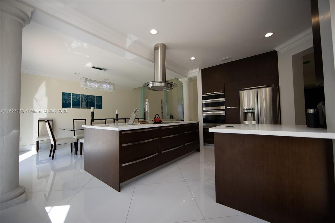 Недавно арендовано: $10,500 (5 спален, 4 ванн, 2832 Квадратных фут)