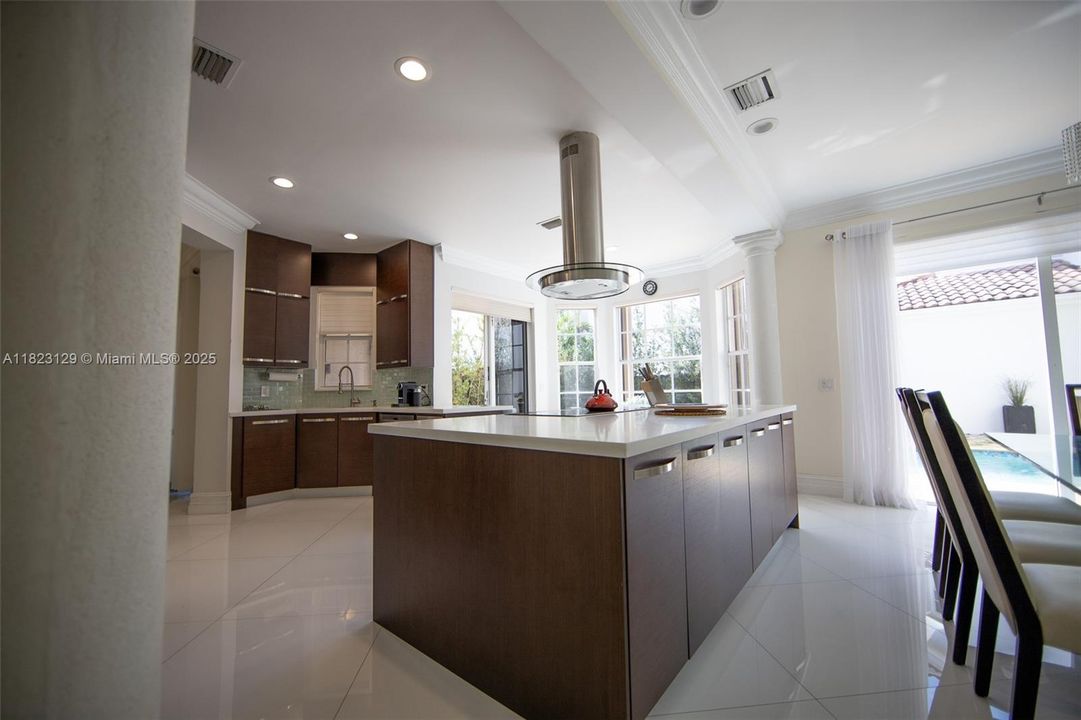 Недавно арендовано: $10,500 (5 спален, 4 ванн, 2832 Квадратных фут)