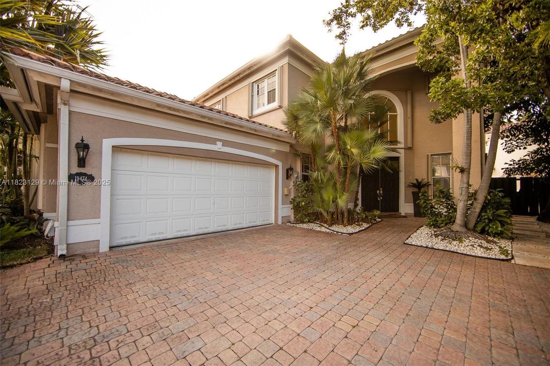 Недавно арендовано: $10,500 (5 спален, 4 ванн, 2832 Квадратных фут)