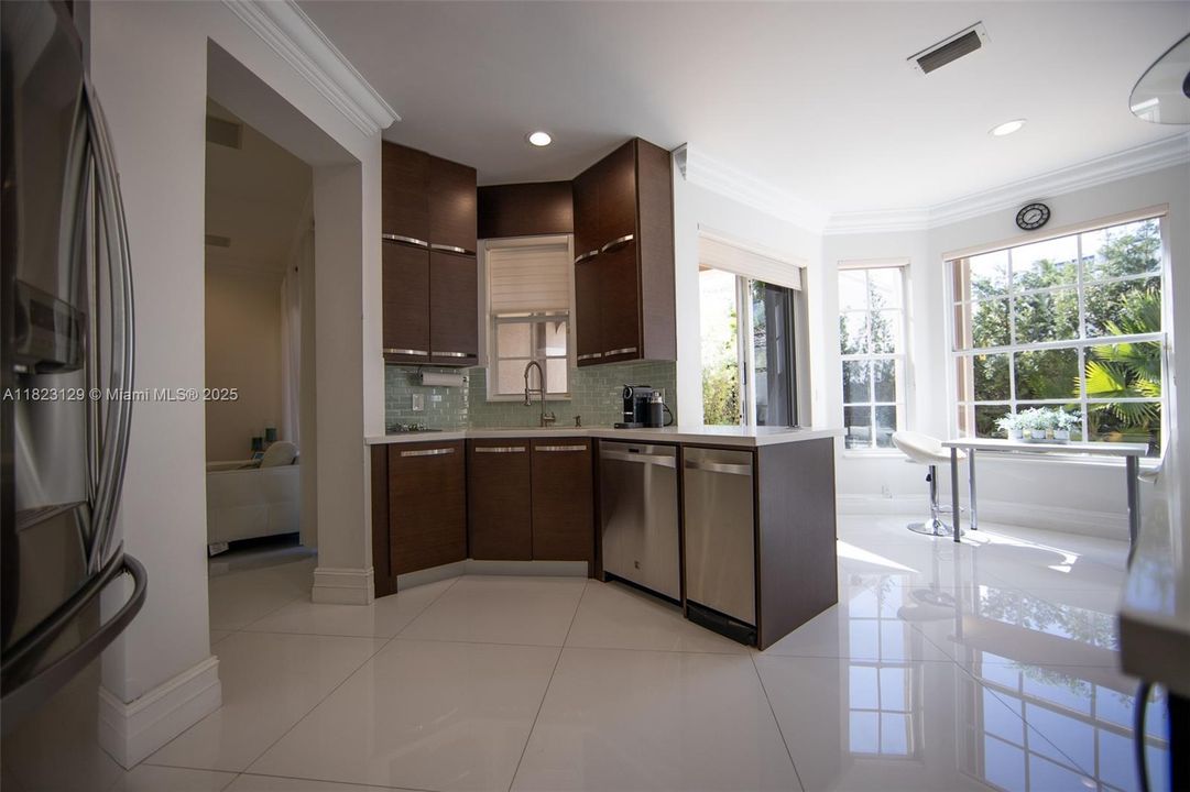 Недавно арендовано: $10,500 (5 спален, 4 ванн, 2832 Квадратных фут)