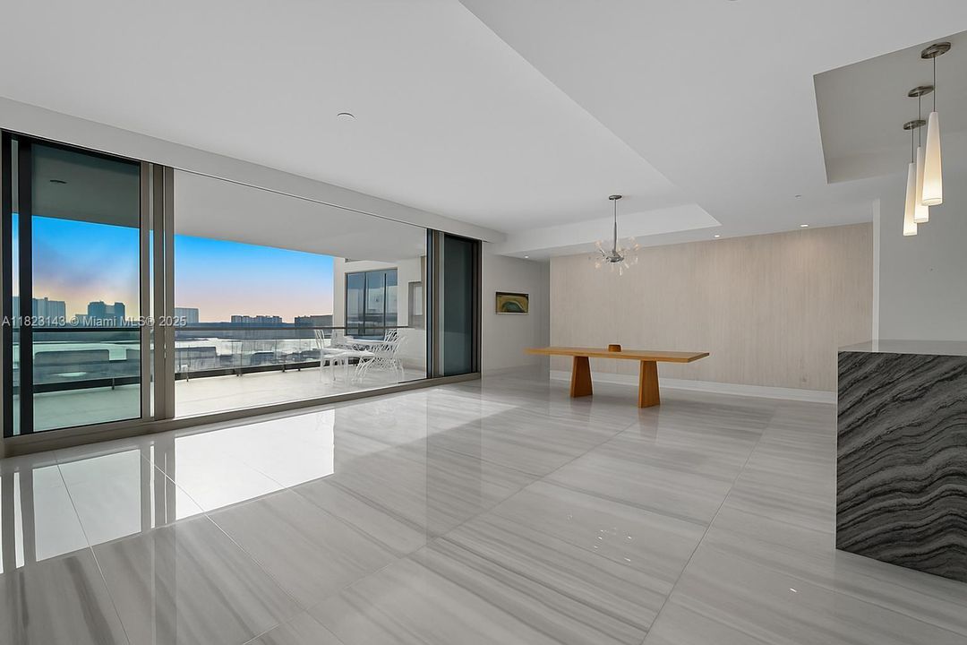 待售: $6,300,000 (3 贝兹, 4 浴室, 2616 平方英尺)