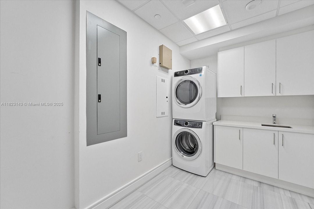 待售: $6,300,000 (3 贝兹, 4 浴室, 2616 平方英尺)