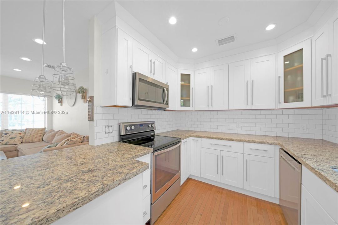 Recently Sold: $643,000 (3 beds, 1 baths, 962 Square Feet)