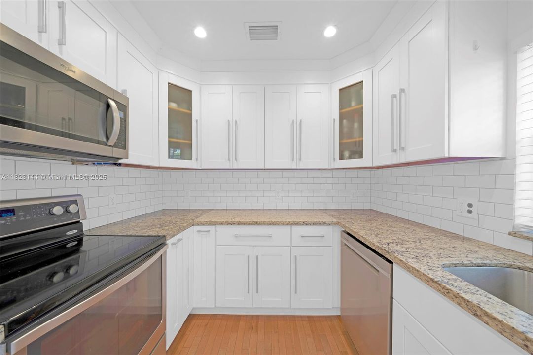 Recently Sold: $643,000 (3 beds, 1 baths, 962 Square Feet)