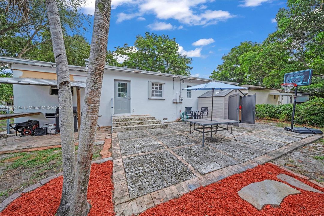 Recently Sold: $643,000 (3 beds, 1 baths, 962 Square Feet)