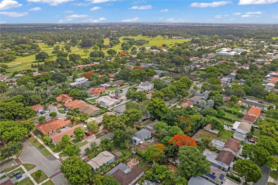 Recently Sold: $643,000 (3 beds, 1 baths, 962 Square Feet)