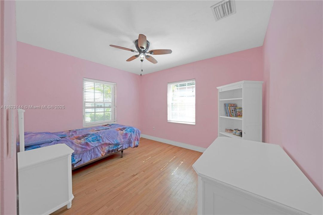 Recently Sold: $643,000 (3 beds, 1 baths, 962 Square Feet)