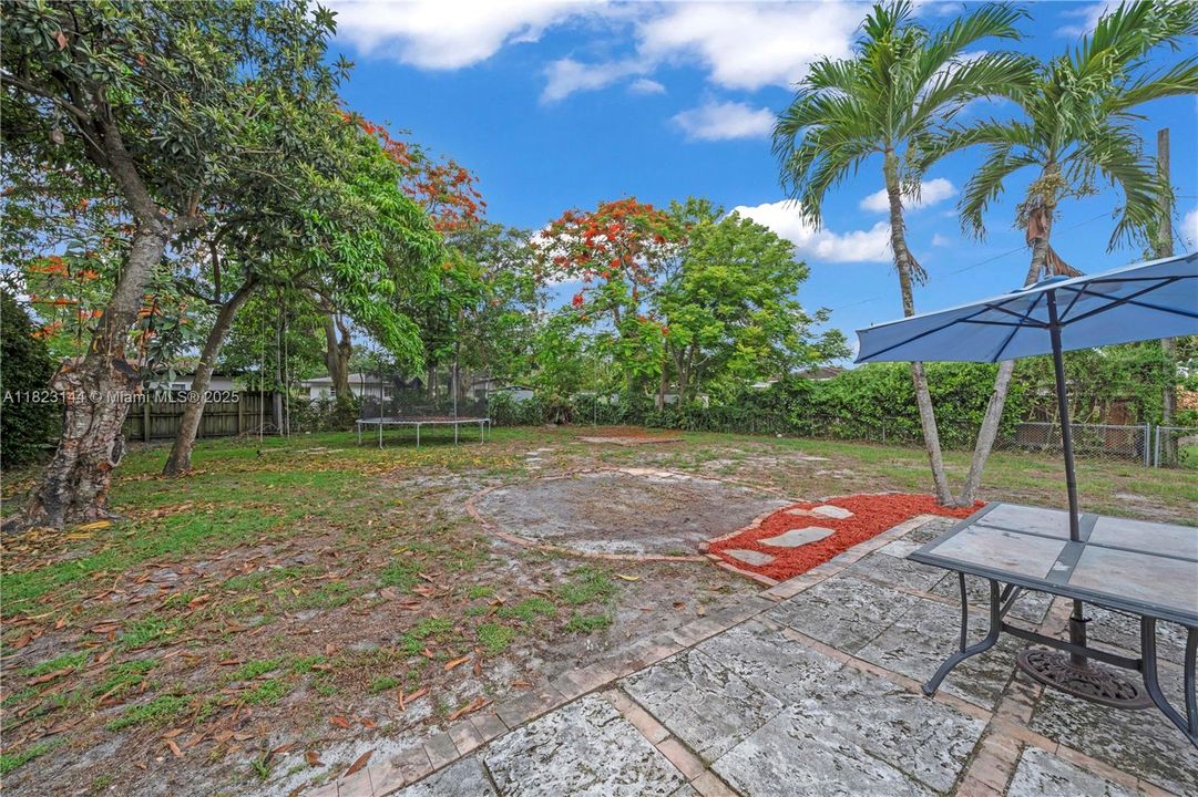 Recently Sold: $643,000 (3 beds, 1 baths, 962 Square Feet)