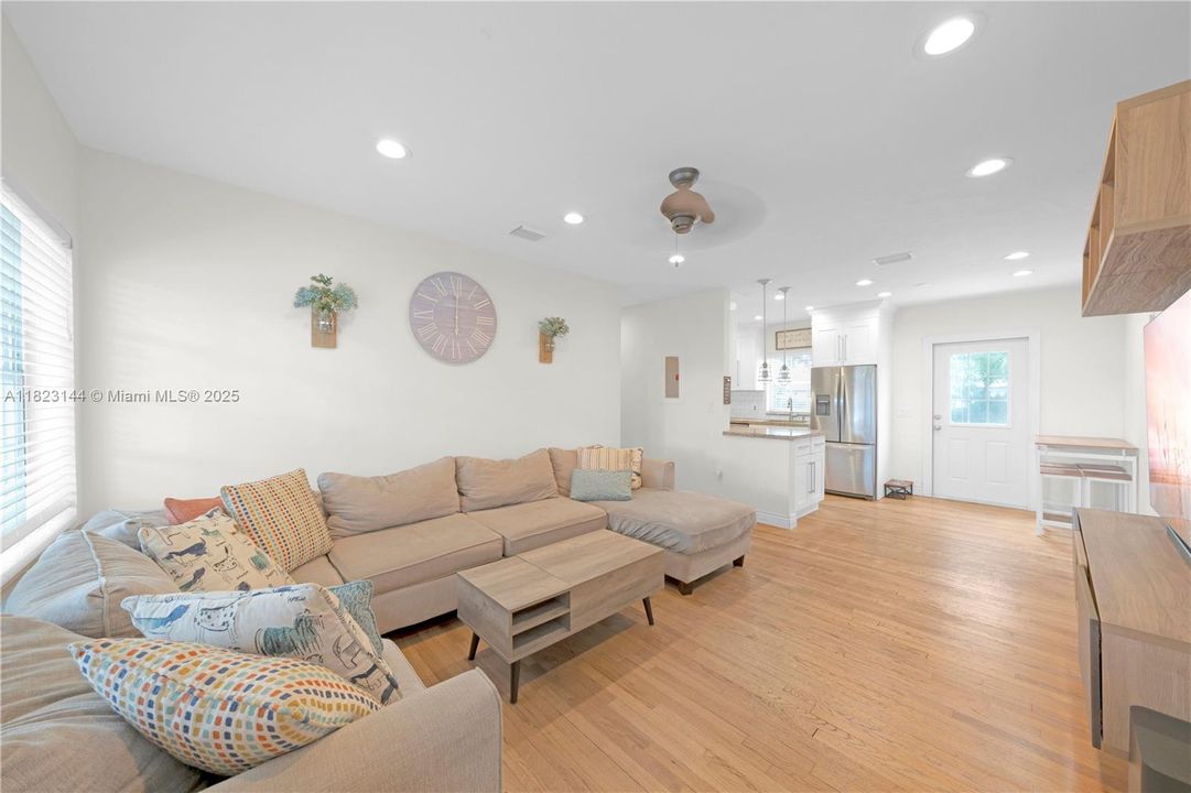 Recently Sold: $643,000 (3 beds, 1 baths, 962 Square Feet)