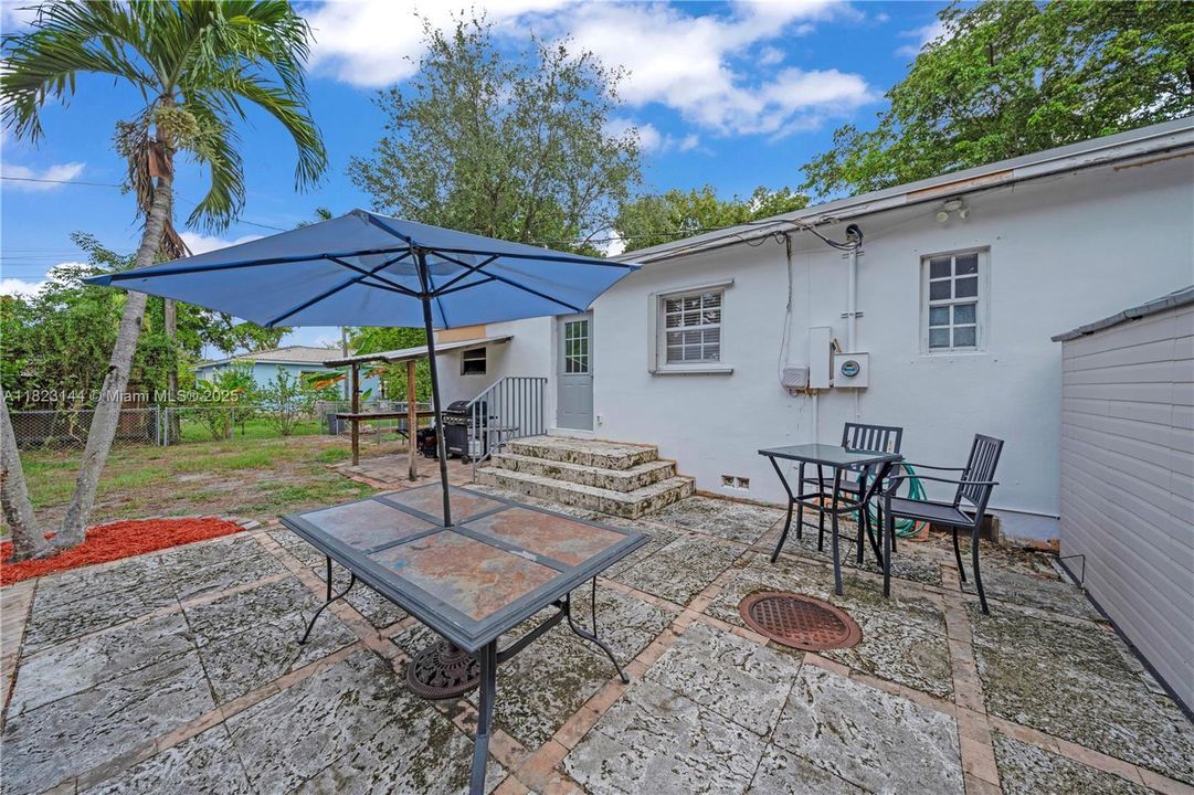 Recently Sold: $643,000 (3 beds, 1 baths, 962 Square Feet)