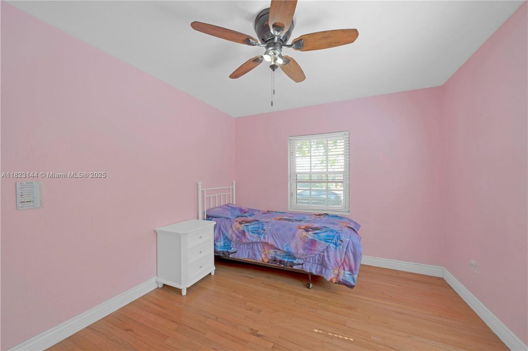 Recently Sold: $643,000 (3 beds, 1 baths, 962 Square Feet)