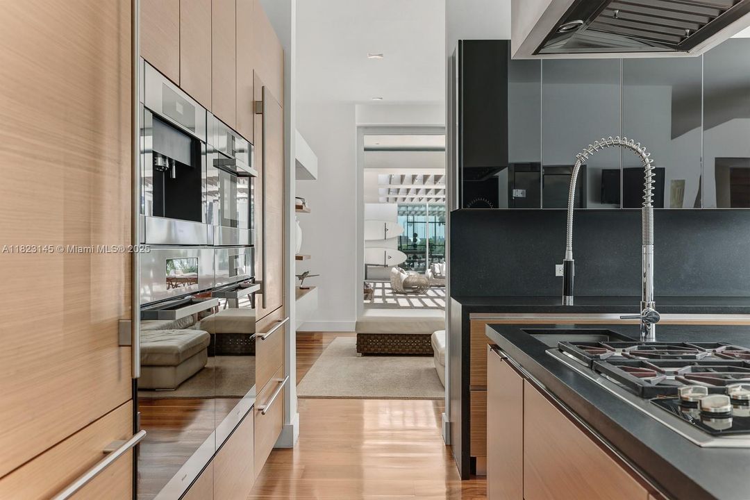 En Venta: $48,000,000 (9 camas, 8 baños, 0 Pies cuadrados)
