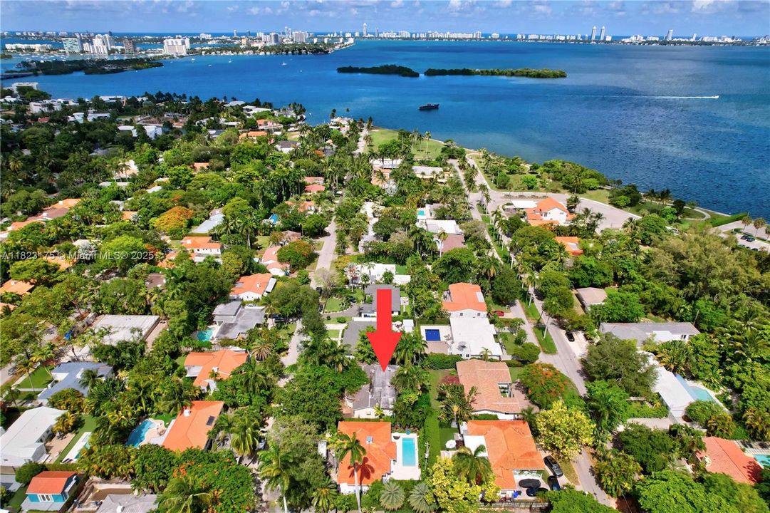 Vendido Recientemente: $1,095,000 (3 camas, 3 baños, 2465 Pies cuadrados)