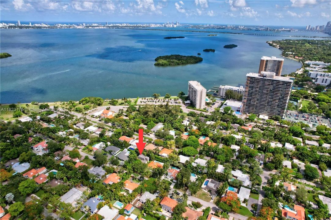 Vendido Recientemente: $1,095,000 (3 camas, 3 baños, 2465 Pies cuadrados)