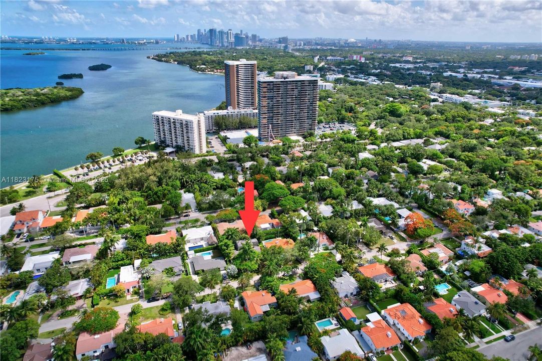 Vendido Recientemente: $1,095,000 (3 camas, 3 baños, 2465 Pies cuadrados)