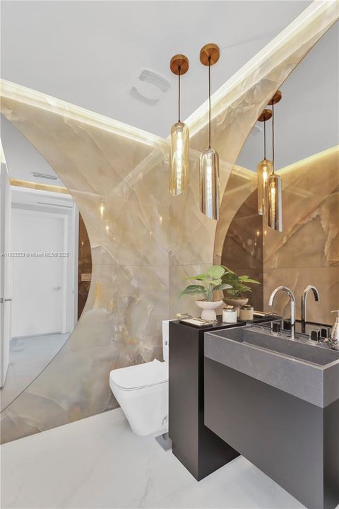 最近售出: $16,000,000 (5 贝兹, 6 浴室, 5689 平方英尺)