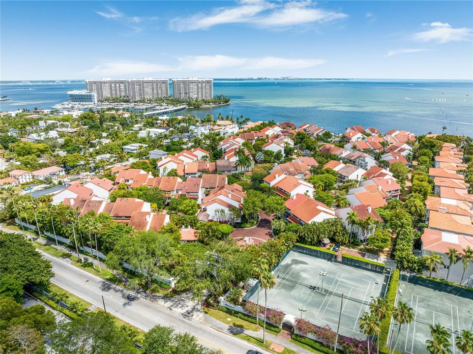 待售: $3,295,000 (6 贝兹, 4 浴室, 3725 平方英尺)