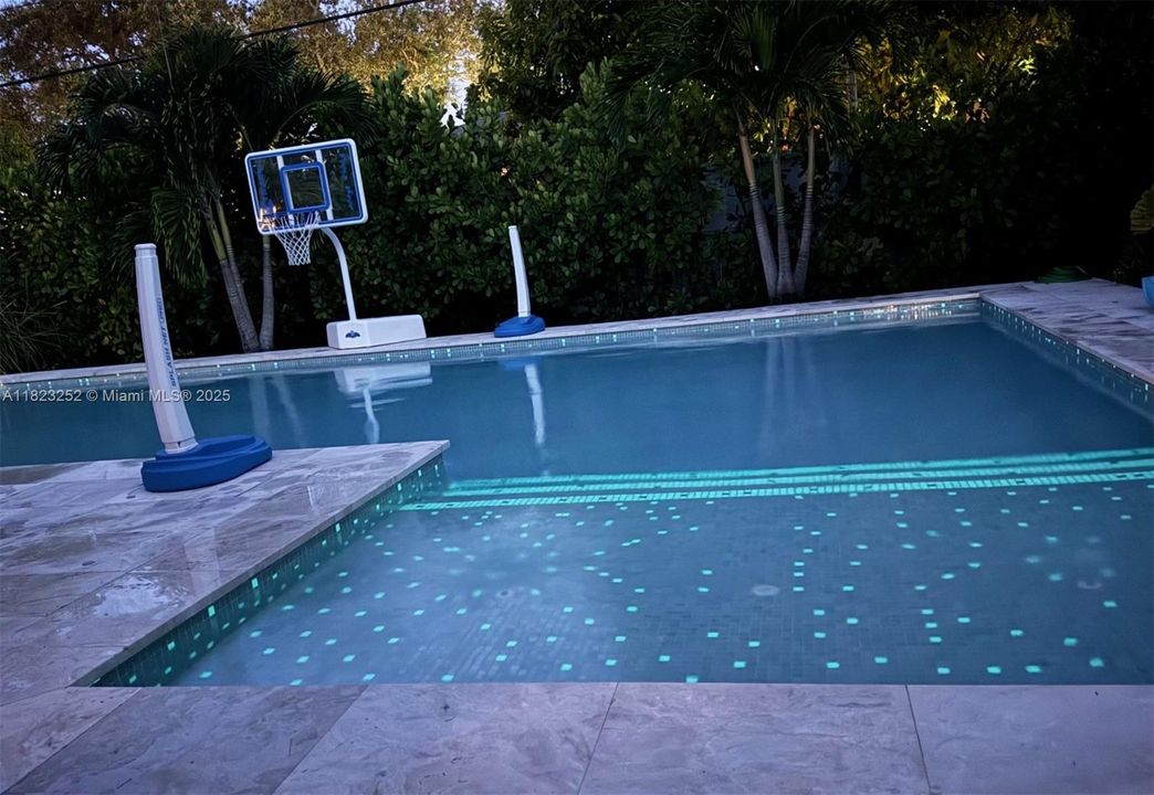 Недавно продано: $849,999 (3 спален, 2 ванн, 1579 Квадратных фут)