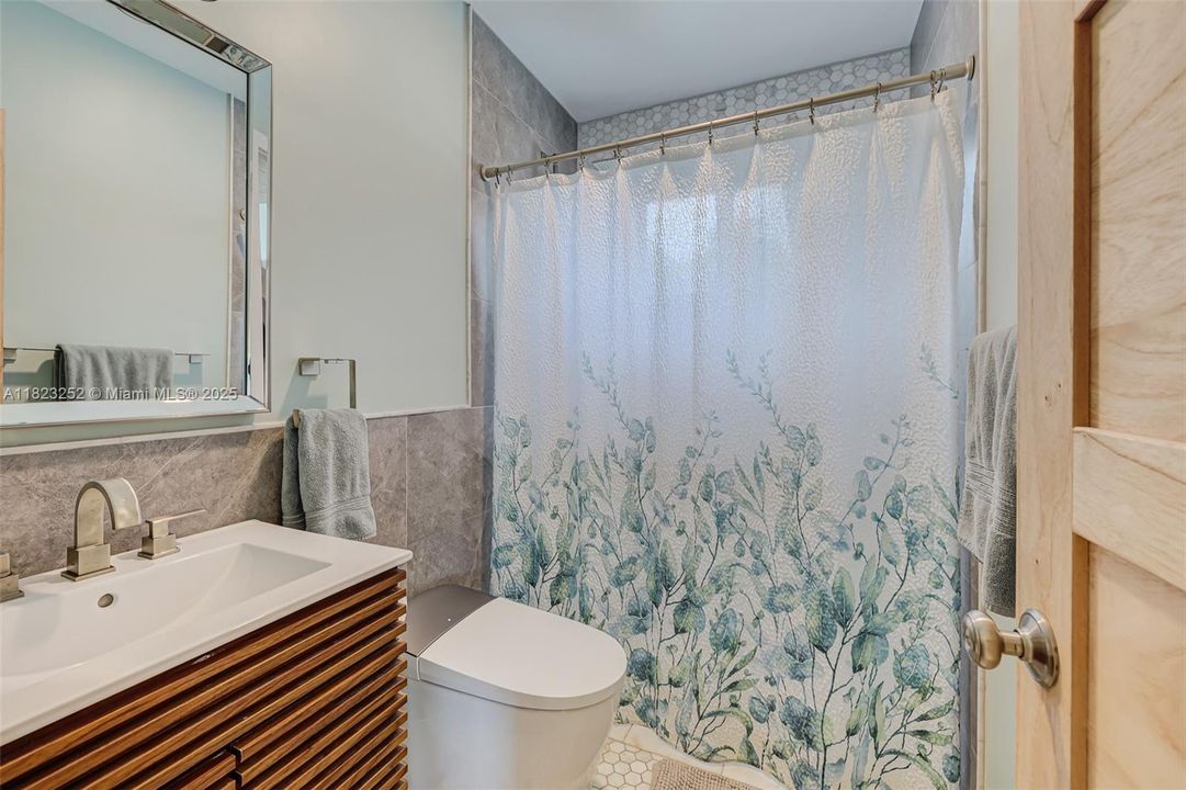 Недавно продано: $849,999 (3 спален, 2 ванн, 1579 Квадратных фут)