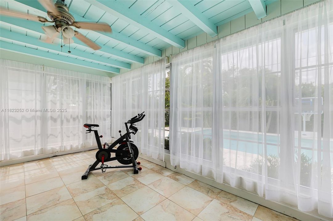 Недавно продано: $849,999 (3 спален, 2 ванн, 1579 Квадратных фут)